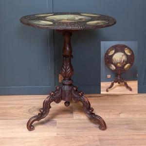 Table italienne à plateau inclinable du XIXe siècle ornée de 5 tableaux différents