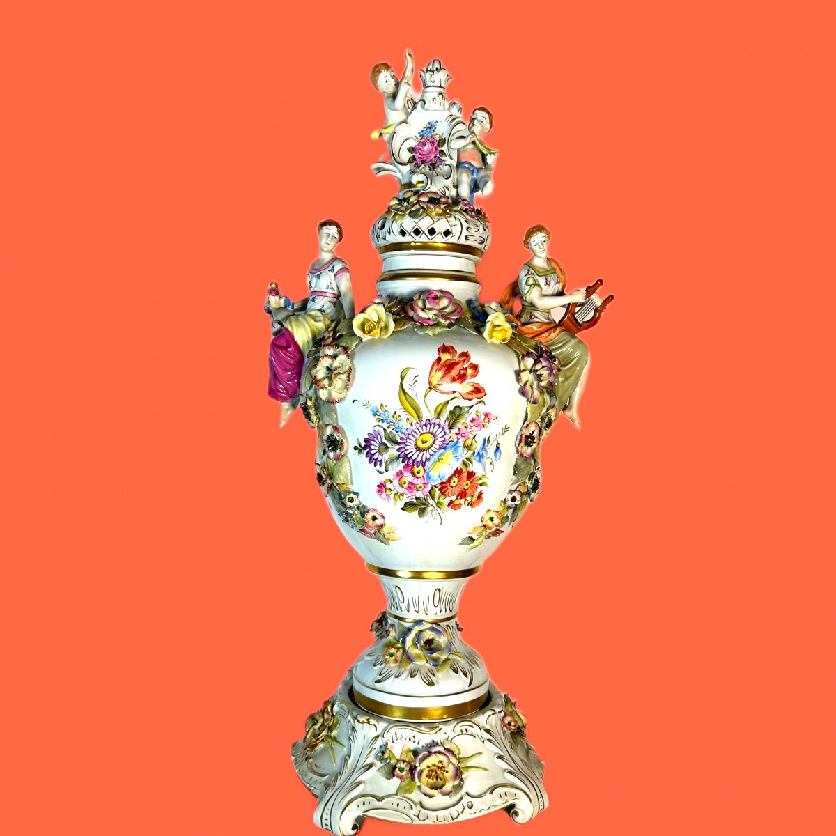 A Porcelain Saxony Vase 20th Century