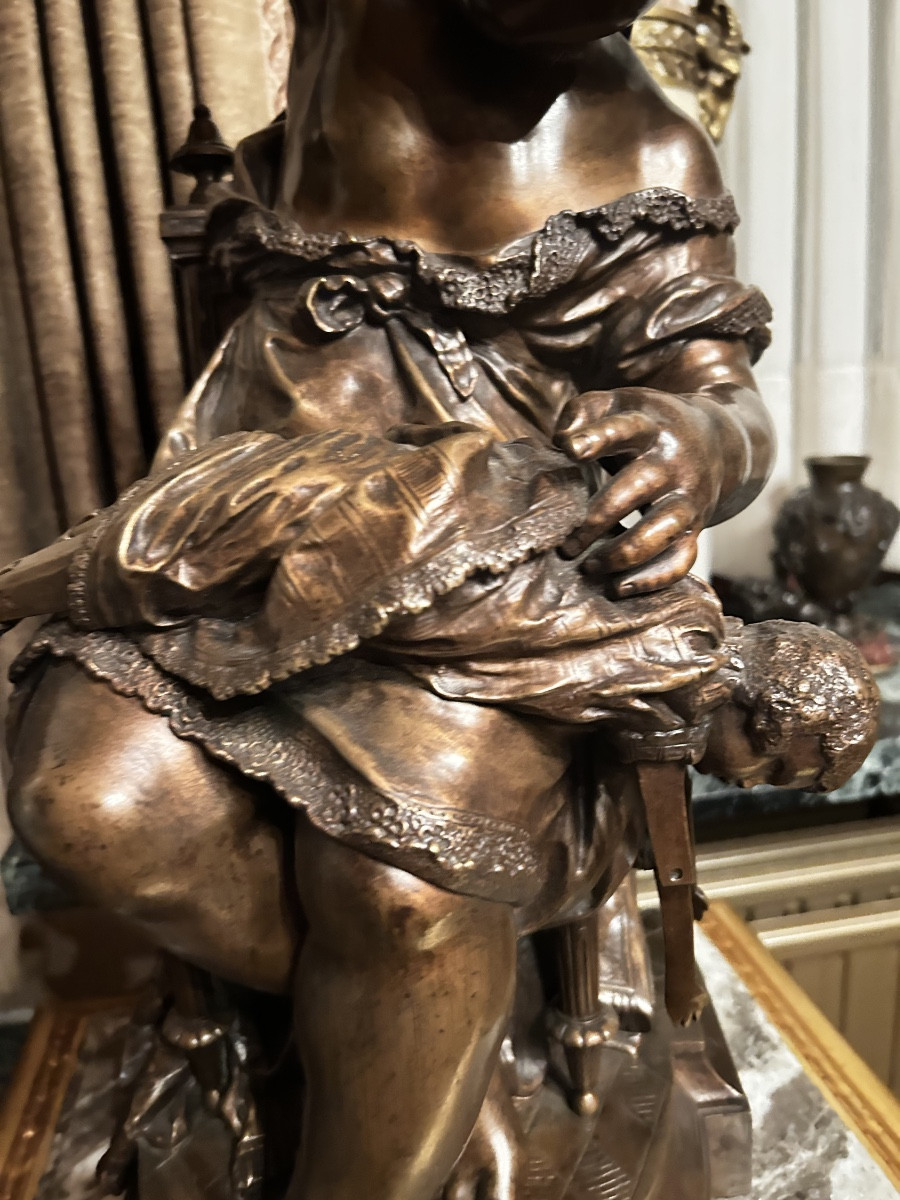 Louis Auguste Moreau Sculpture française en bronze patiné d'une fille avec une poupée par Augus-photo-3