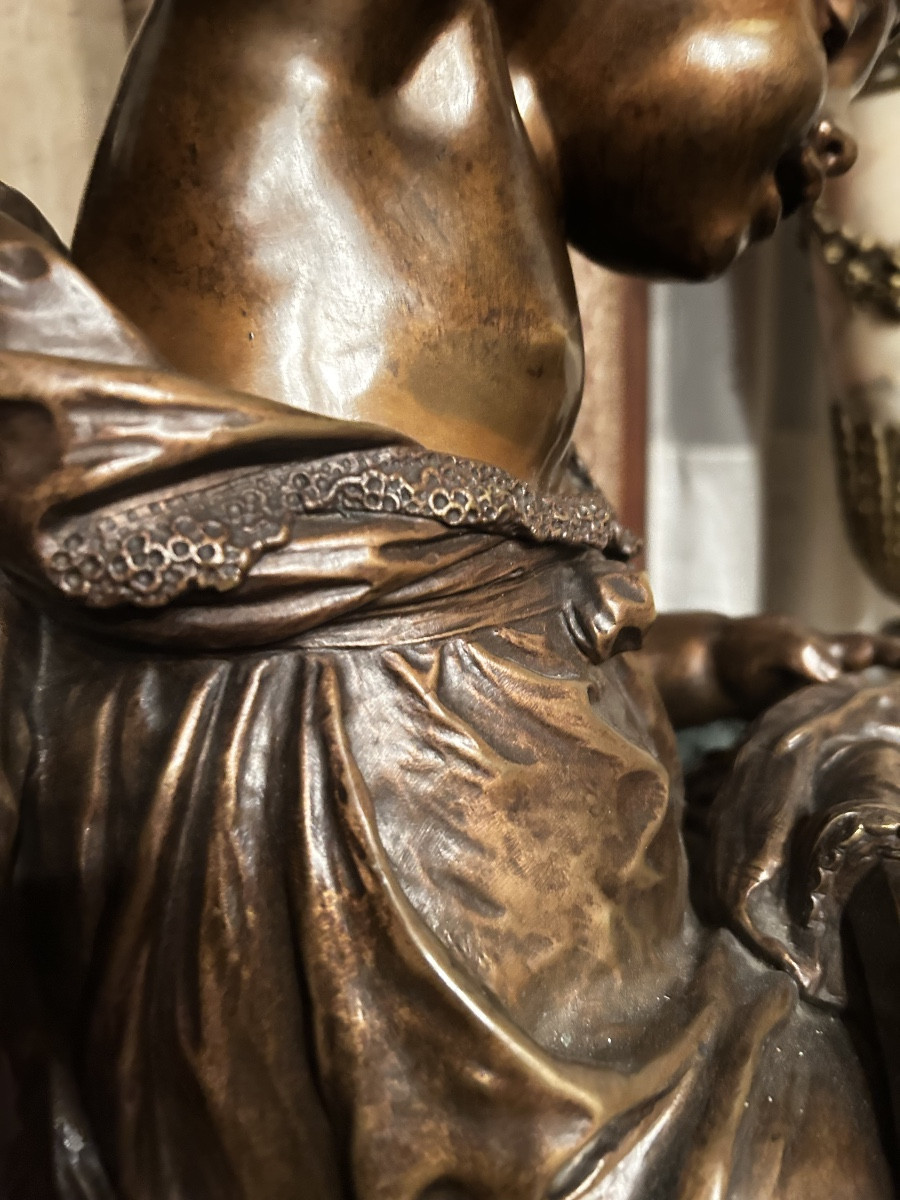 Louis Auguste Moreau Sculpture française en bronze patiné d'une fille avec une poupée par Augus-photo-1