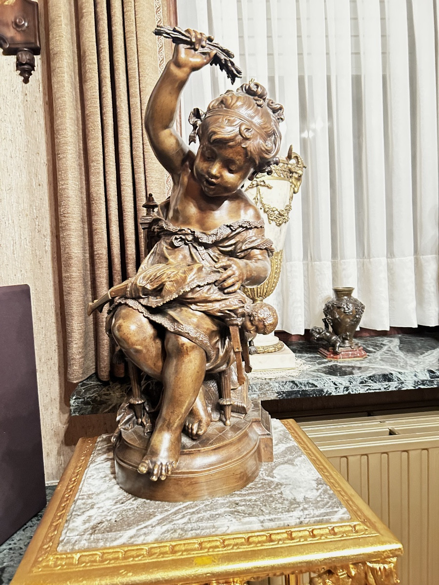 Louis Auguste Moreau Sculpture française en bronze patiné d'une fille avec une poupée par Augus