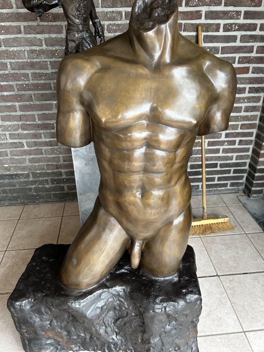 Bronze de 20 ieme torso homme nue