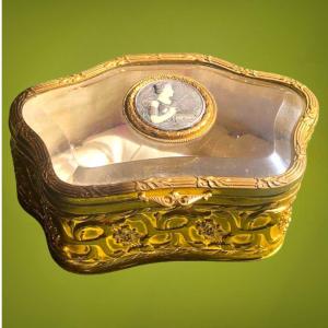 Coffret /boîte à Bijoux En Laiton Doré Et Verre Antique Décorée D’un Médaillon En Argent Et Ivo
