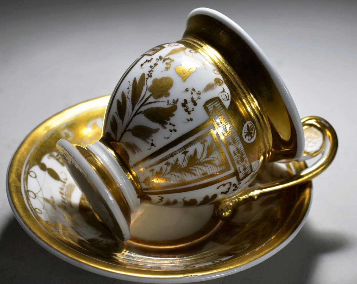 Tasse Et Sous Tasse En Porcelaine De Paris. Epoque Restauration