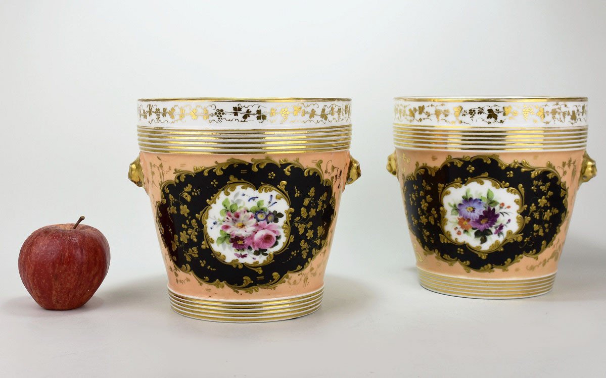 Pair Of Paris Porcelain Planters. XIXth-photo-3