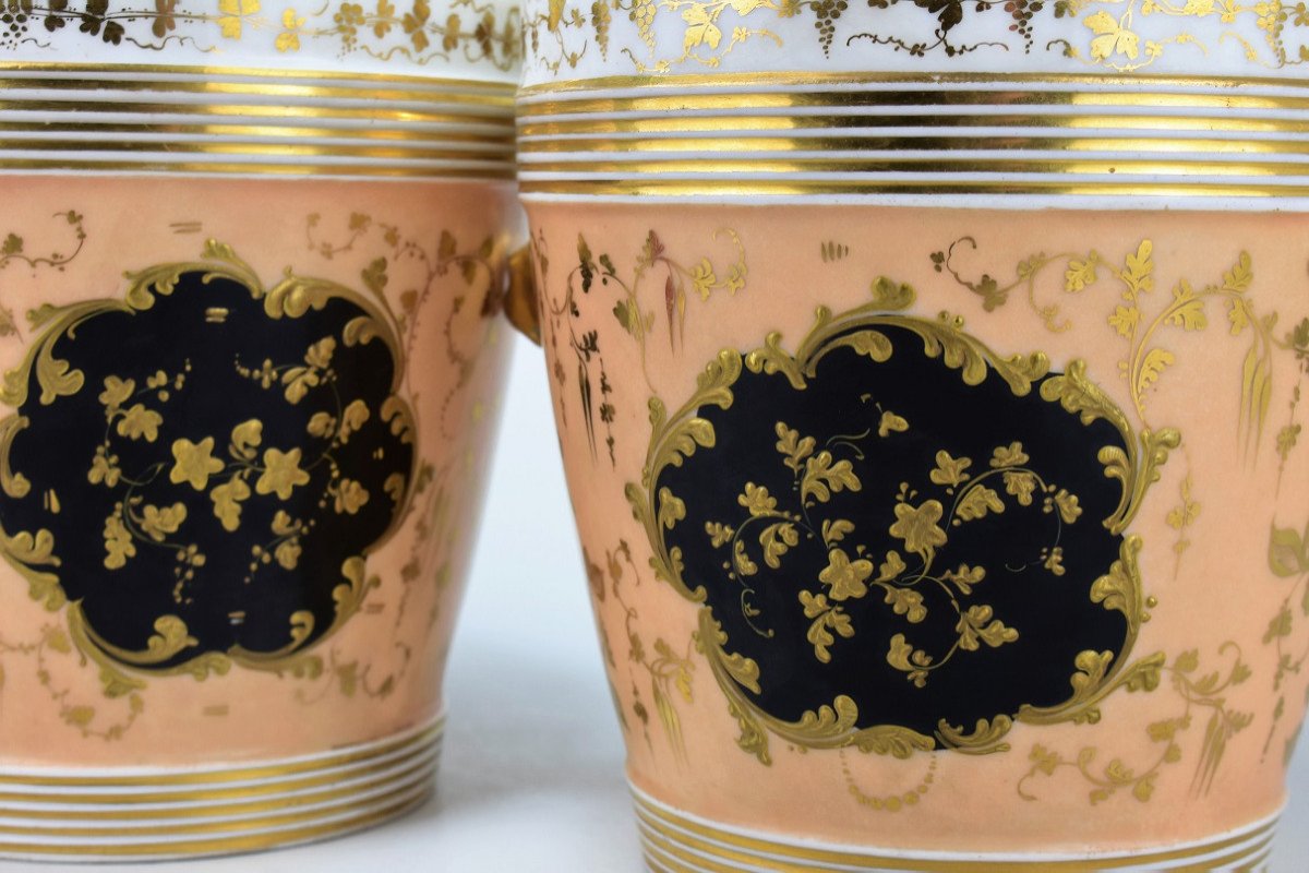 Pair Of Paris Porcelain Planters. XIXth-photo-2