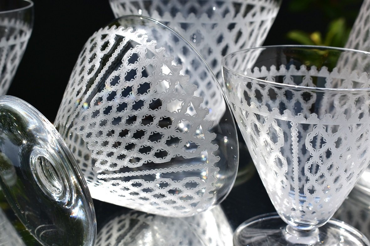 Baccarat "Alhambra / Bruxelles" Grand service en cristal gravé avec 2 carafes-photo-1
