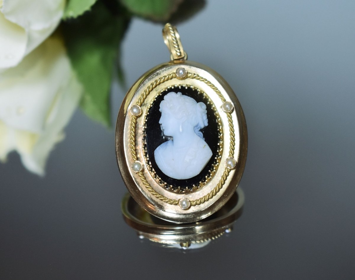 Quel est le poids d'un pendentif camée