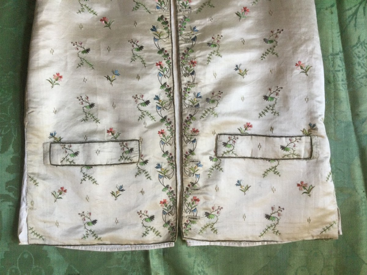 Embroidered Silk Vest, 18th Century.-photo-2