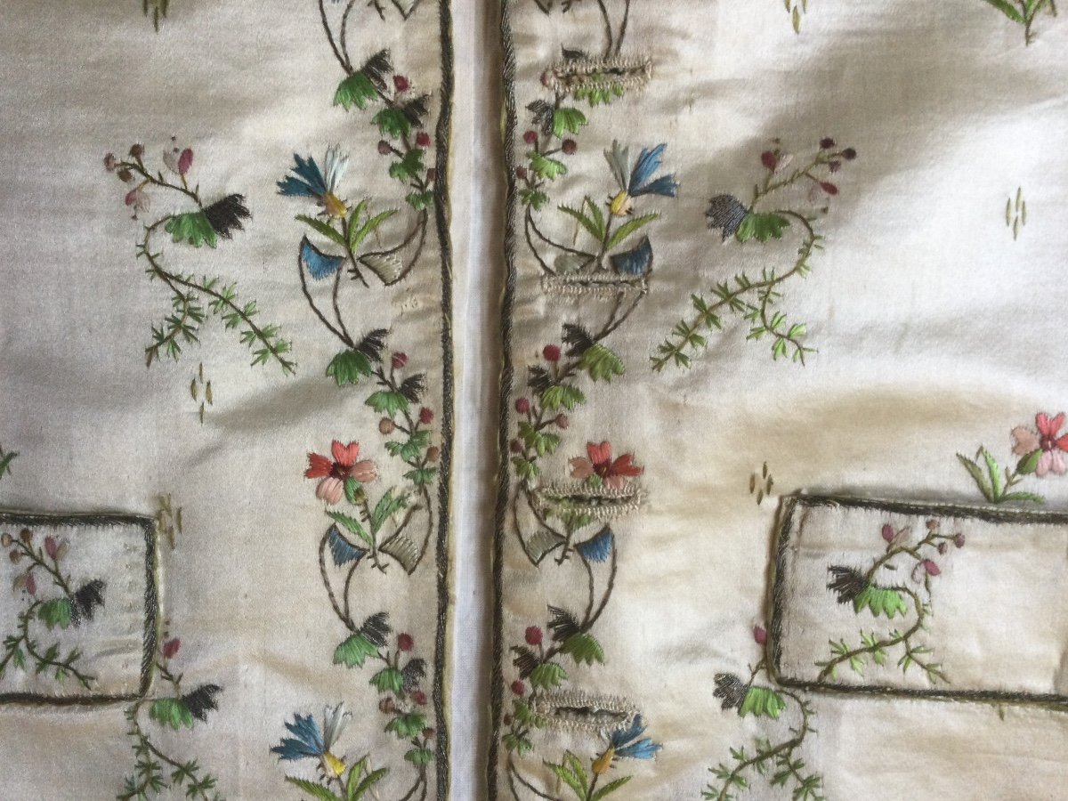 Embroidered Silk Vest, 18th Century.-photo-3