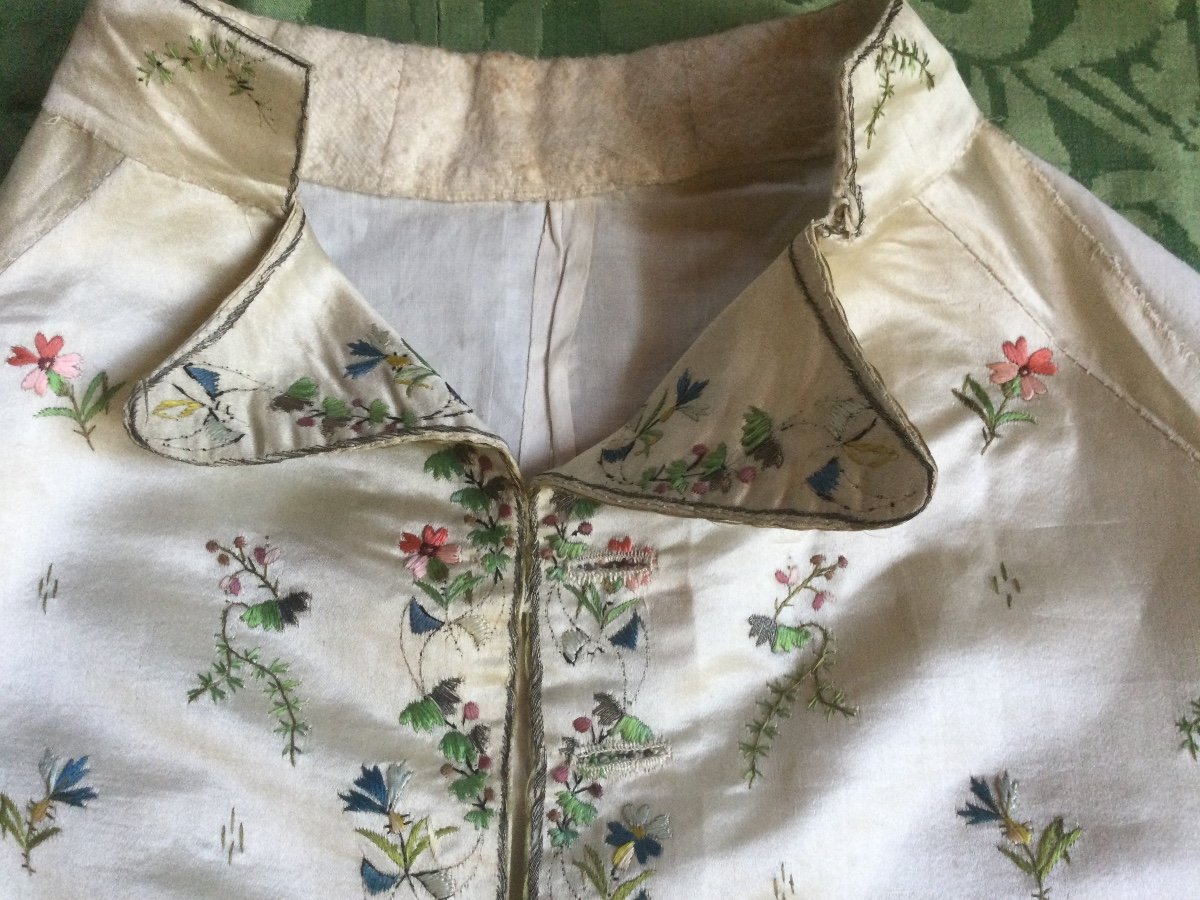 Embroidered Silk Vest, 18th Century.-photo-4