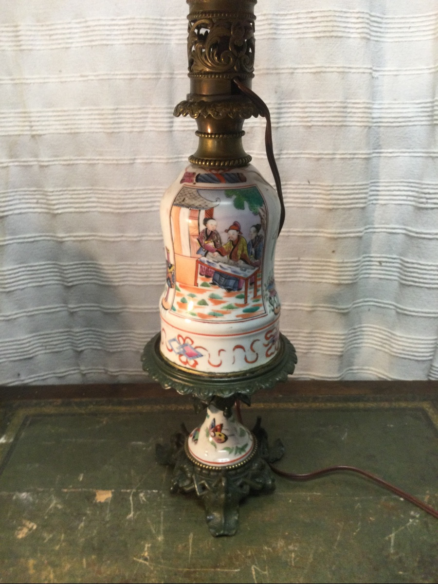 Lampe en porcelaine décorée au chinois, époque 19ème siècle.-photo-2