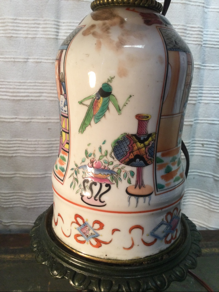 Lampe en porcelaine décorée au chinois, époque 19ème siècle.-photo-3