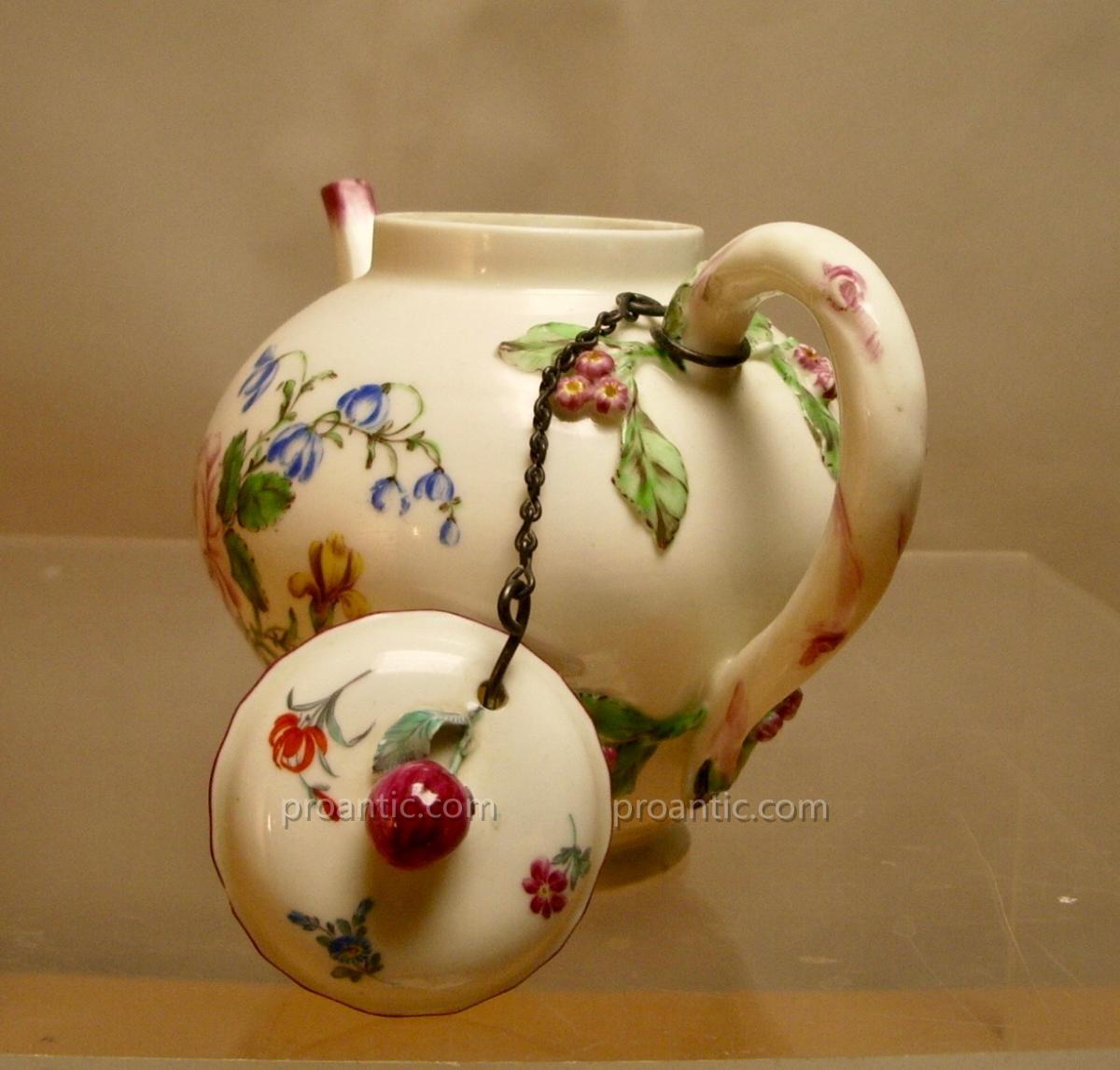 Teapot, Mennecy, 18th Century.-photo-3