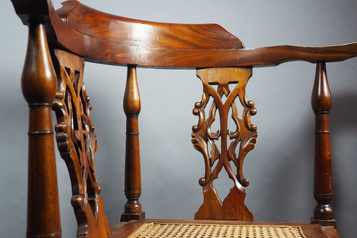 Ensemble exceptionnel de quatre fauteuils d’angle coloniaux – Inde britannique, 1880–1930-photo-4