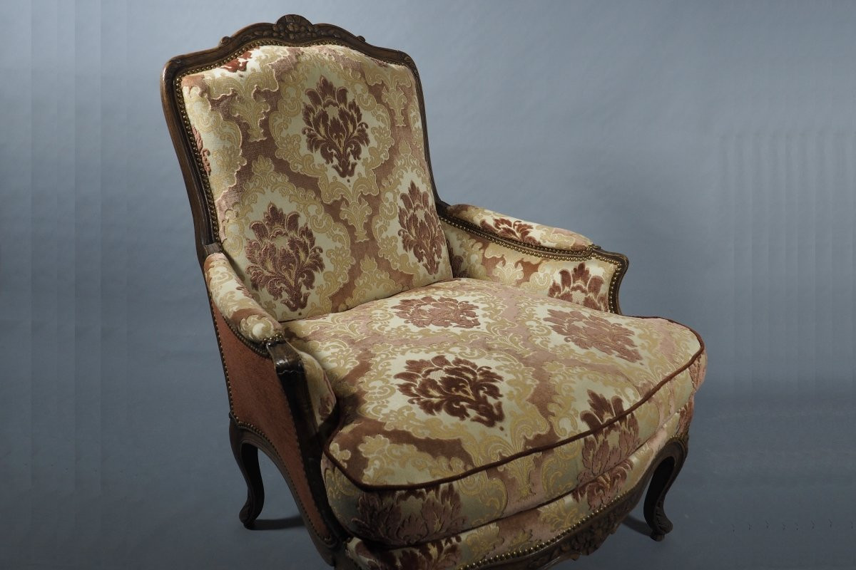 Fauteuil bergère, restaurée, France, XVIIIᵉ siècle, époque Louis XV, tissu velours damassé-photo-1