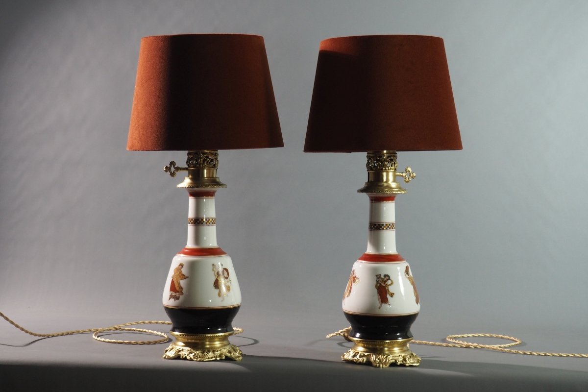 Paire de lampes à huile à décor mythologique – France vers 1820–1850