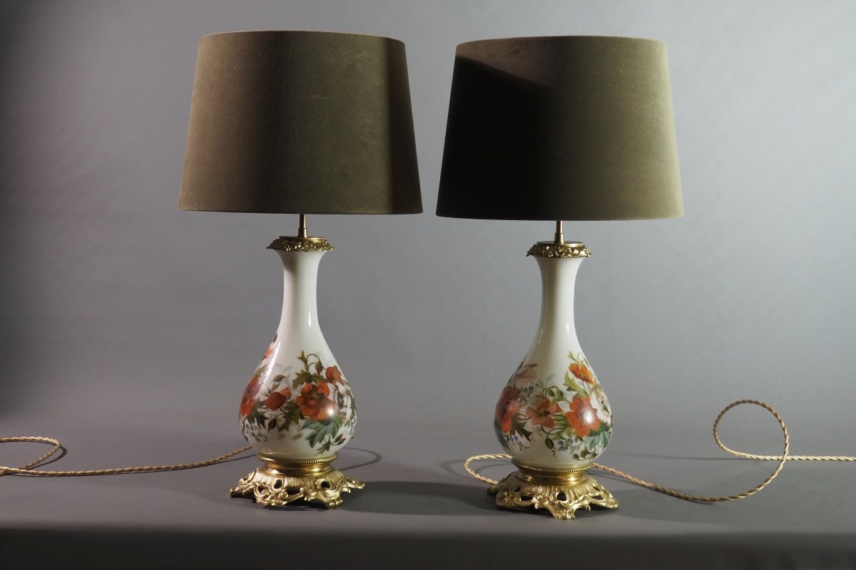 Paire de lampes en opaline peinte – XIXe siècle