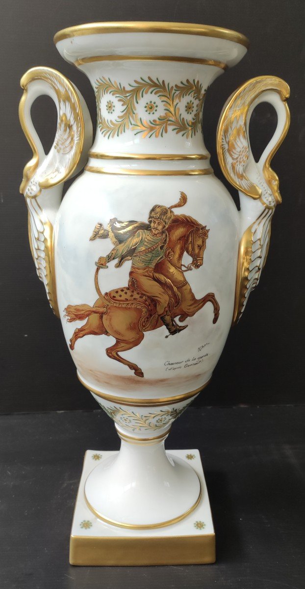 Vase Balustre Porcelaine Limoges Ribes Chasseur De La Garde d'Apres Gericault Style Empire Aigle Royal