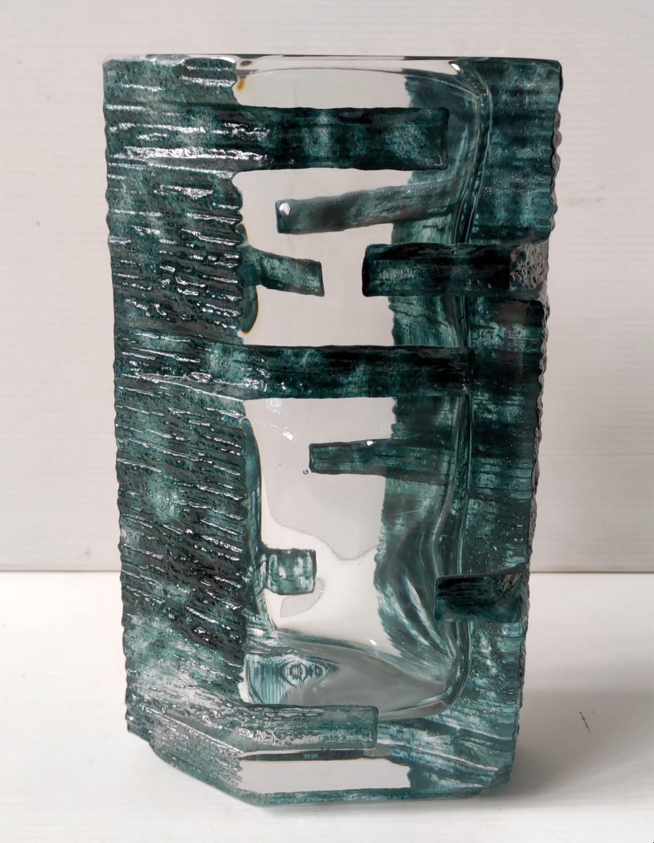 DAUM VASE CRISTAL VERT SIGNE DAUM FRANCE MODELE ARGOS CESAR BALDACCINI 1970 HT 22 CM