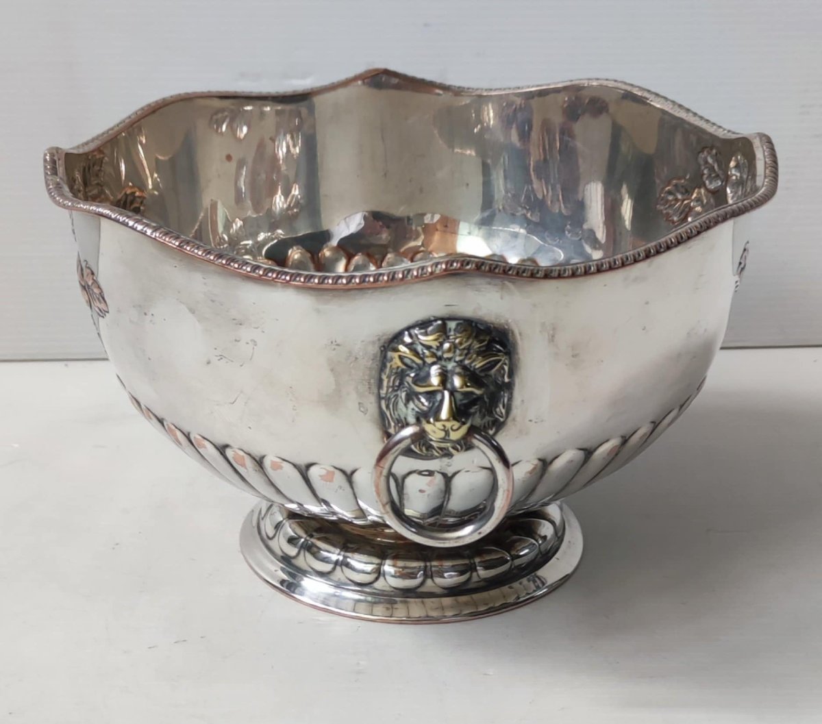 COUPE A ANSE PLAQUE ARGENT SILVER ON COPPER ENGLAND DECOR FRUITS TETE DE LION-photo-3