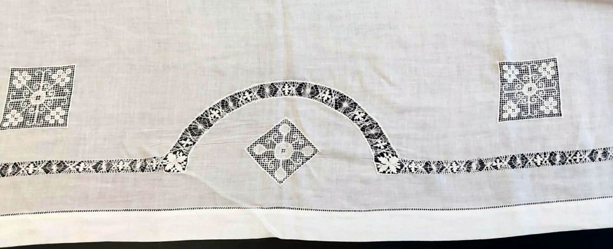 Large White Linen Tablecloth With Antique Hand Embroidery, Seats 12, 295/194 Cm-photo-1