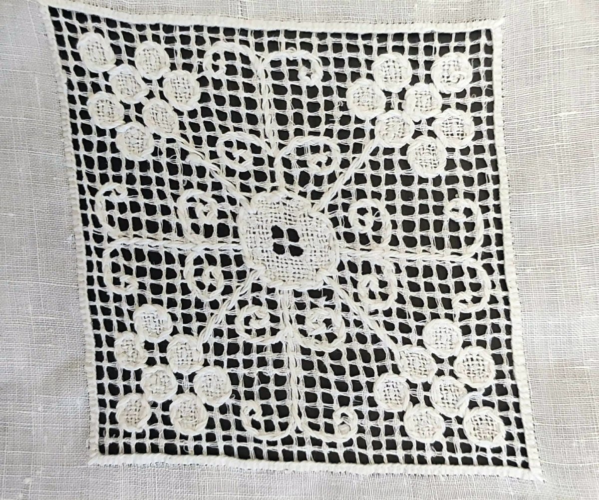 Large White Linen Tablecloth With Antique Hand Embroidery, Seats 12, 295/194 Cm-photo-5