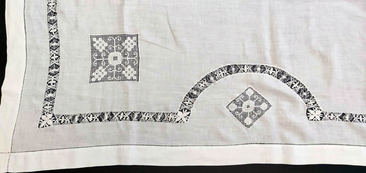 Large White Linen Tablecloth With Antique Hand Embroidery, Seats 12, 295/194 Cm