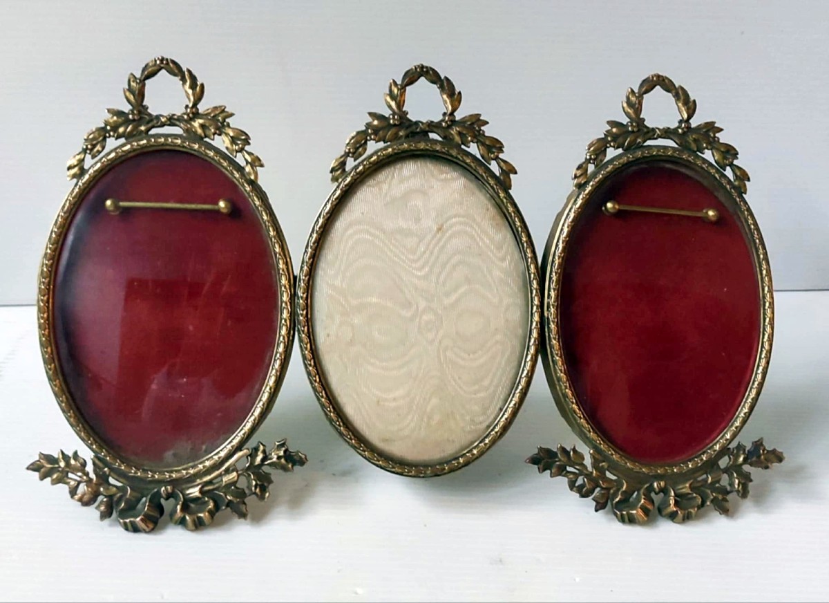 3 CADRE OVAL TRIPTYQUE PORTE-PHOTO PORTE-MEDAILLE BRONZE CISELE XIXè STYLE LOUIS XVI