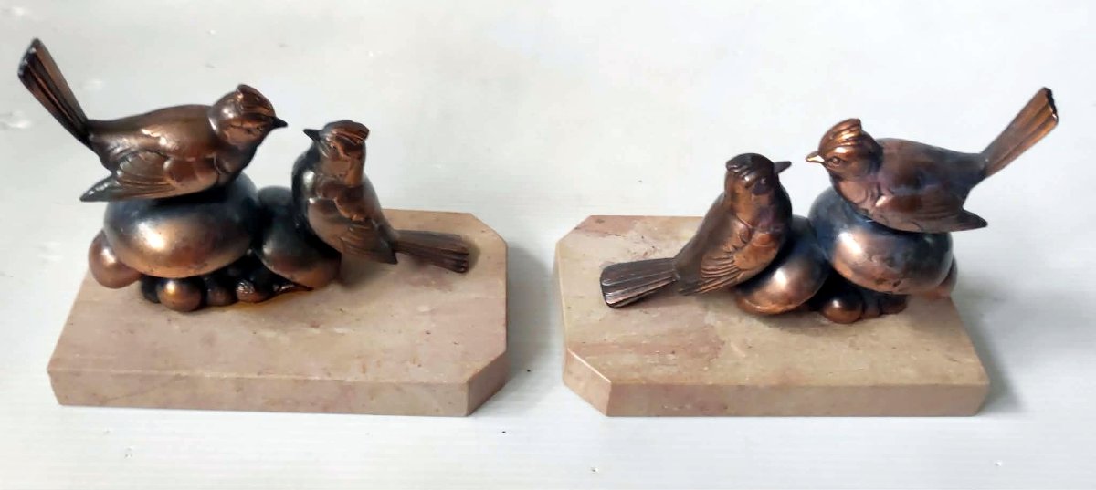 Animal-themed Bookend Featuring A Chicken Perched On Mushrooms, With A Marble Art Deco Base-photo-3