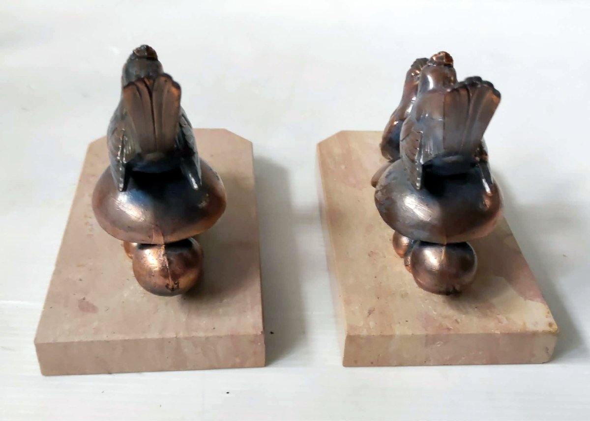 Animal-themed Bookend Featuring A Chicken Perched On Mushrooms, With A Marble Art Deco Base-photo-4