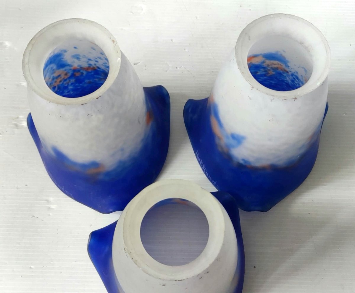 3 TULIPE PATE DE VERRE BLEU ET BLANC SIGNE RETHONDES POUR LUSTRE APPLIQUE 1920-photo-3