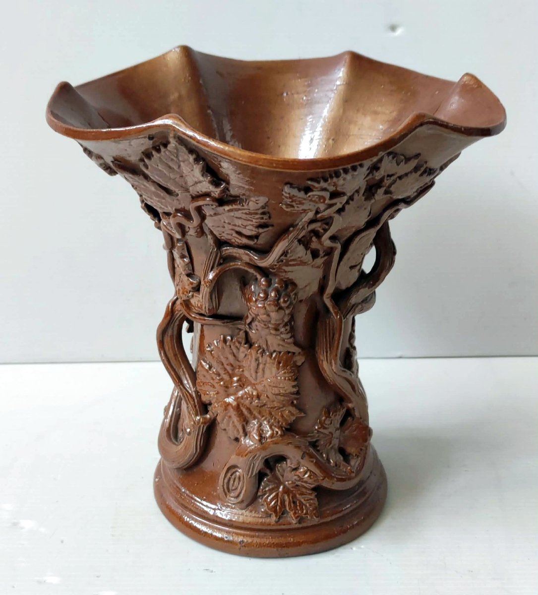 VASE GRES DU BEAUVAISIS SIGNE EN CREUX GB GREBER BEAUVAIS DECOR VIGNE XIXè