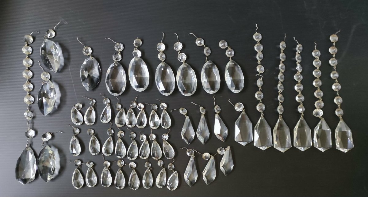 Lot 137 Crystal Pendants, Various Sizes, For Chandeliers And Candlesticks