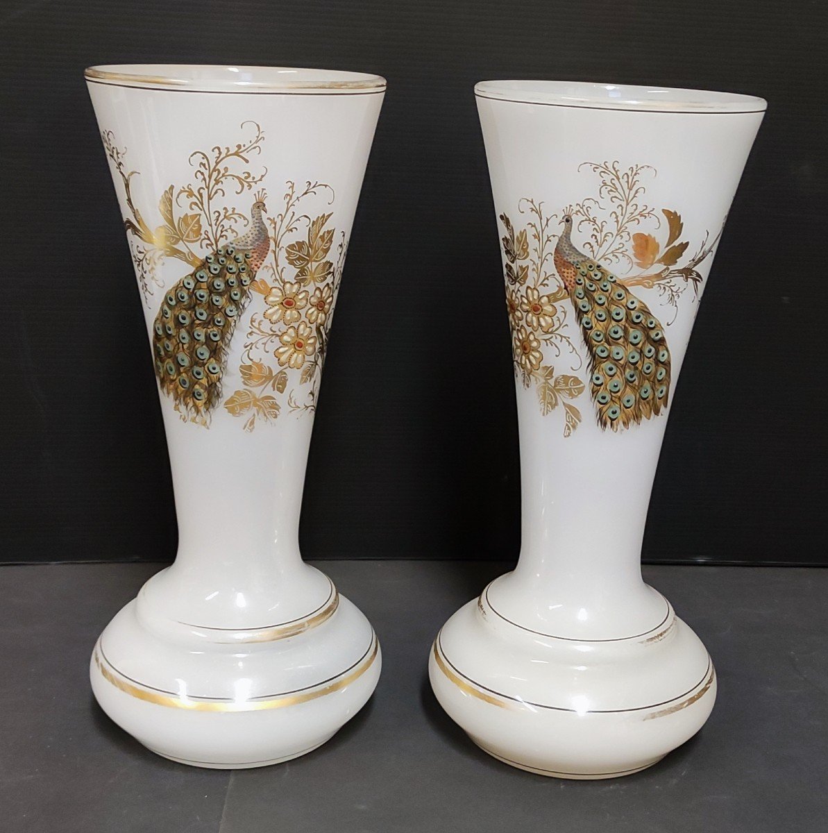 Paire Vase Opaline Blanc Decor Paon Emaille Epoque Napoleon III XIXème