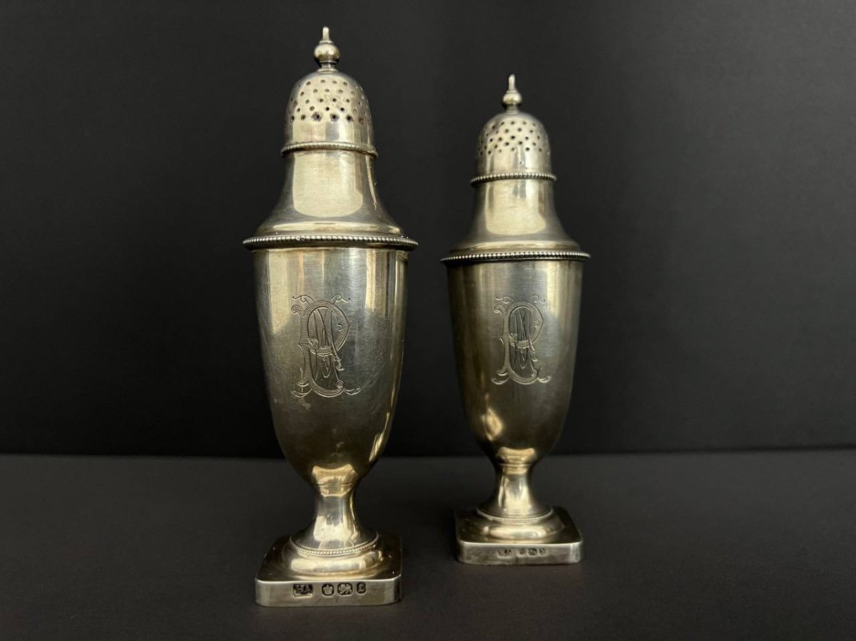 England. Pair Of Baluster Salt Cellars. Silver-photo-1