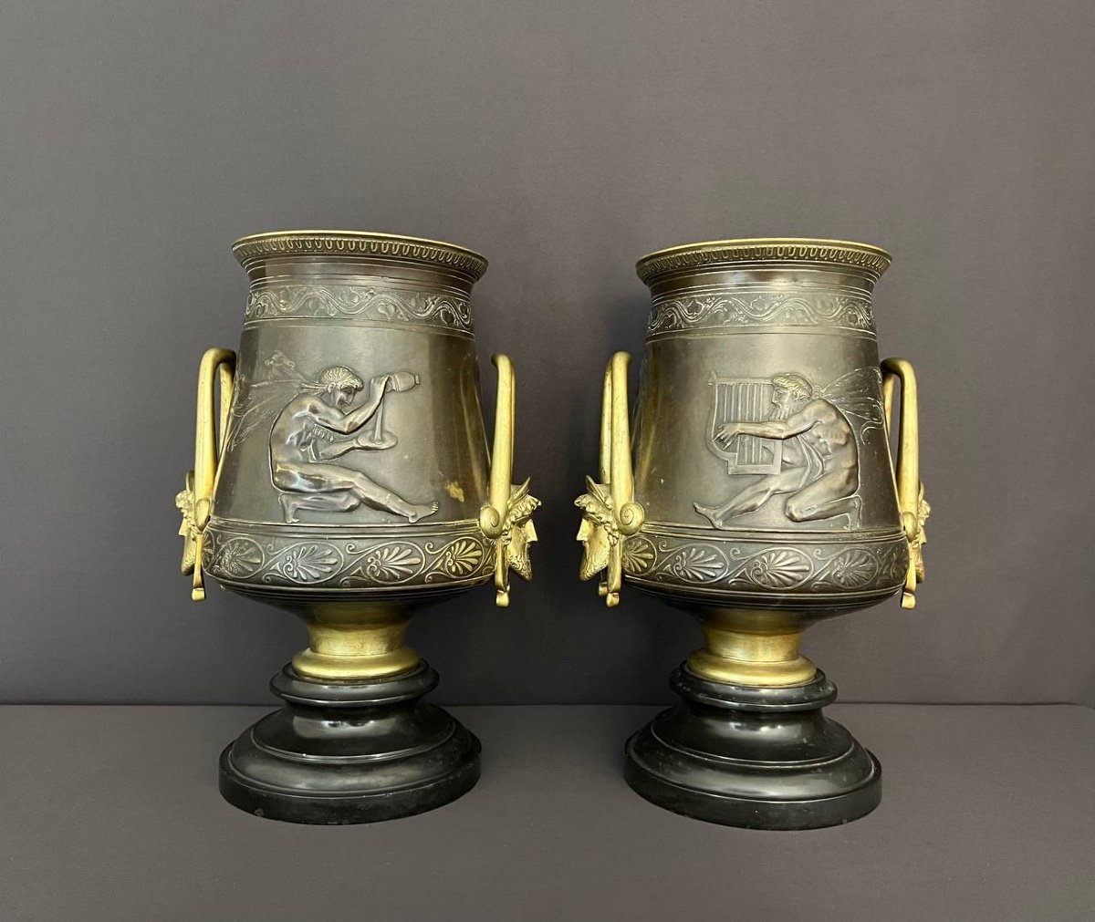 Paire De Vases En Bronze De Style Néo-grec Français
