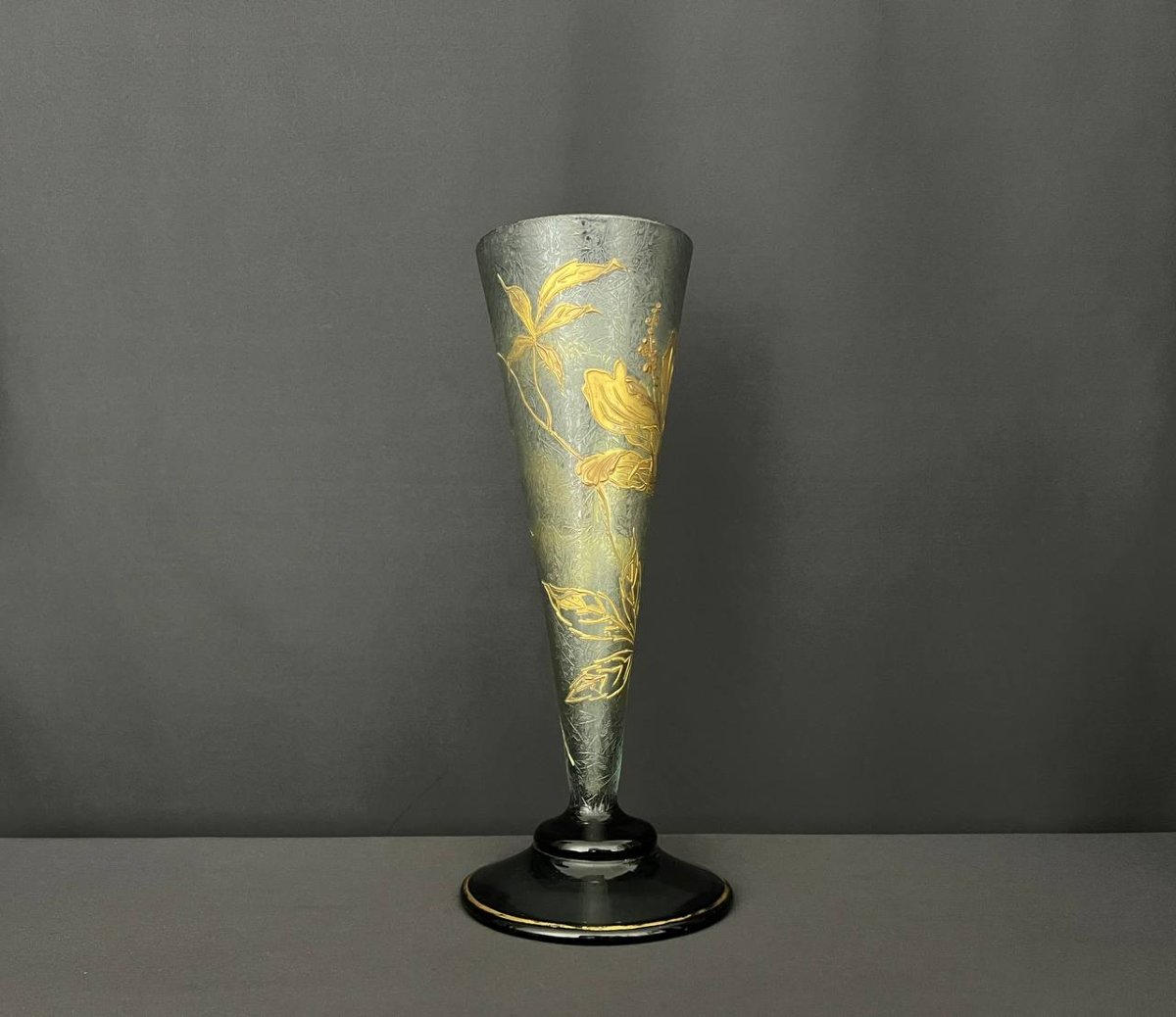 Vase Art Déco En Verre Soufflé Gravé à L’acide – Motif Floral Doré-photo-3