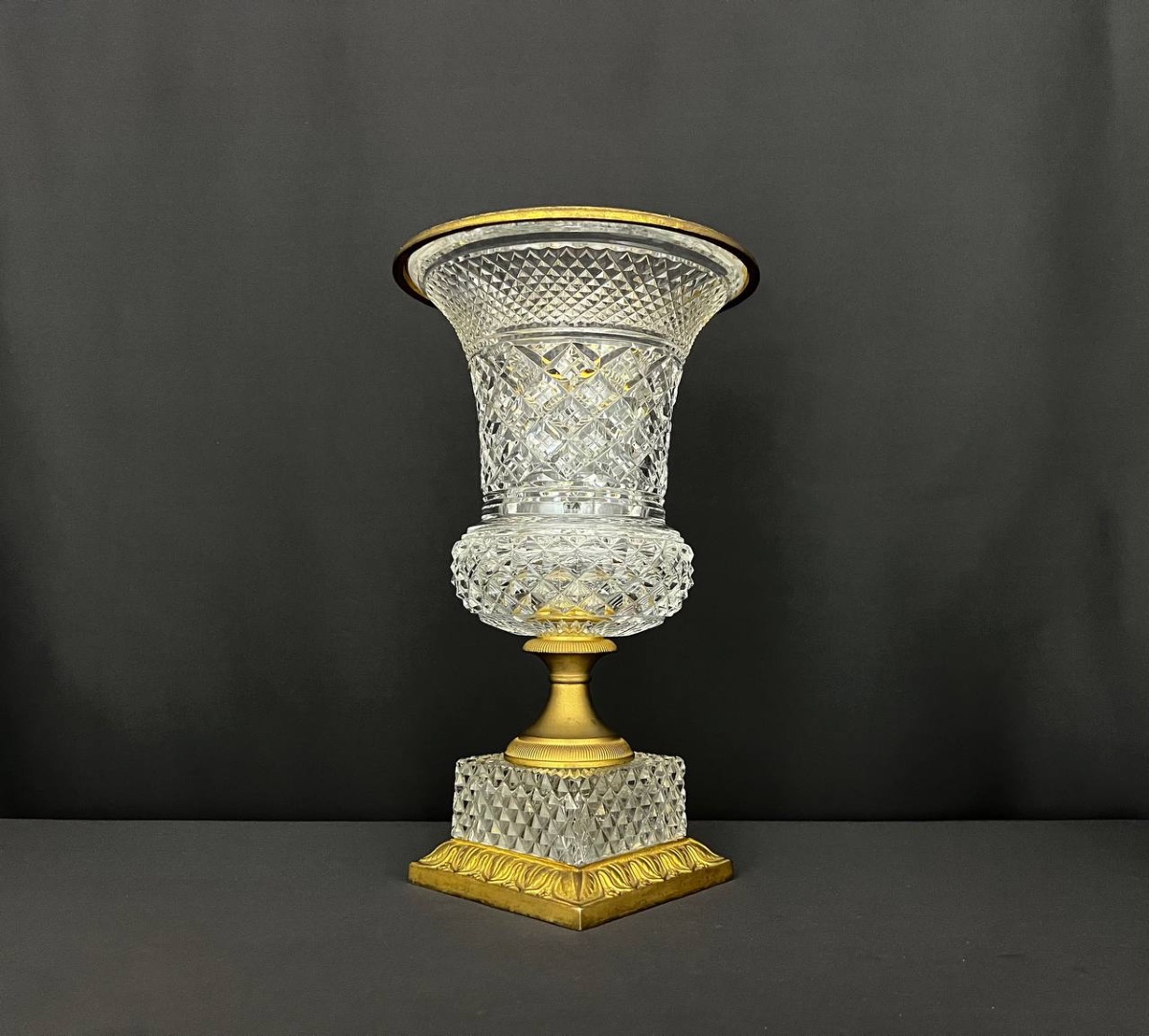 Vase Médicis En Cristal Taillé Et Bronze 