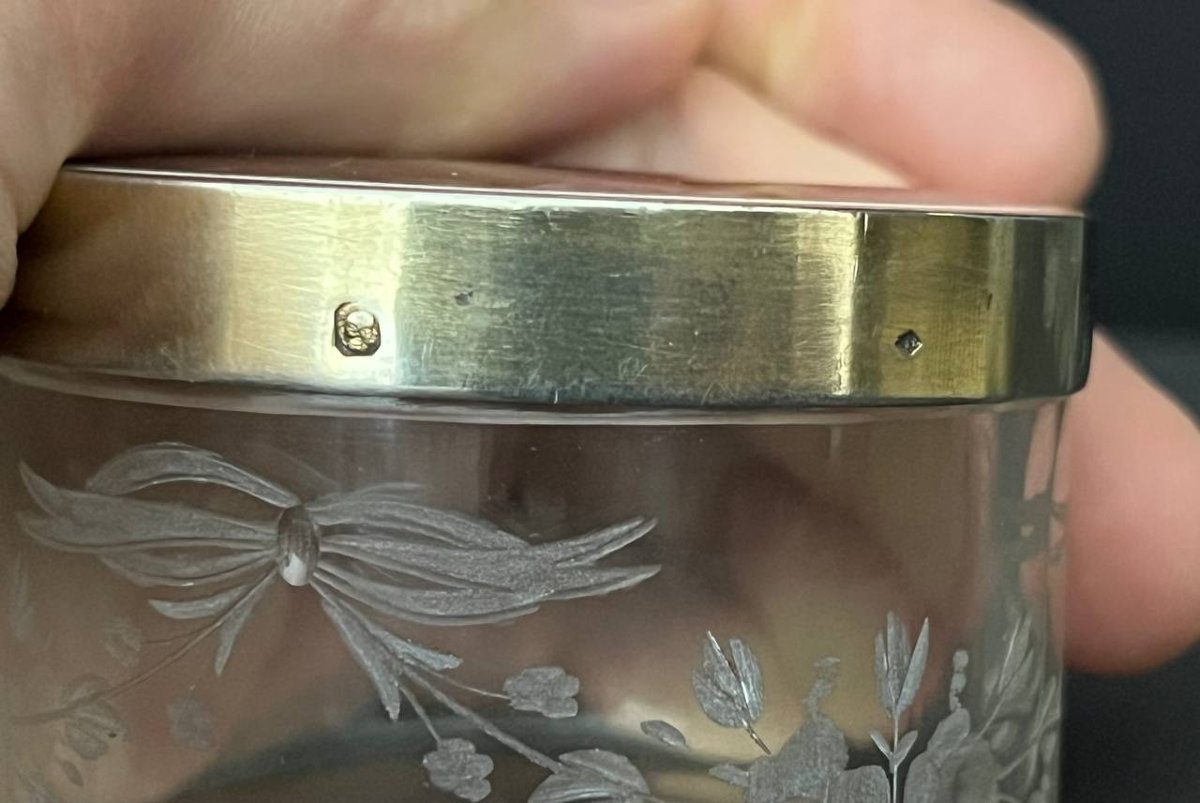 Raffiné nécessaire de toilette ancien – cristal gravé & guilloché rouge-photo-1