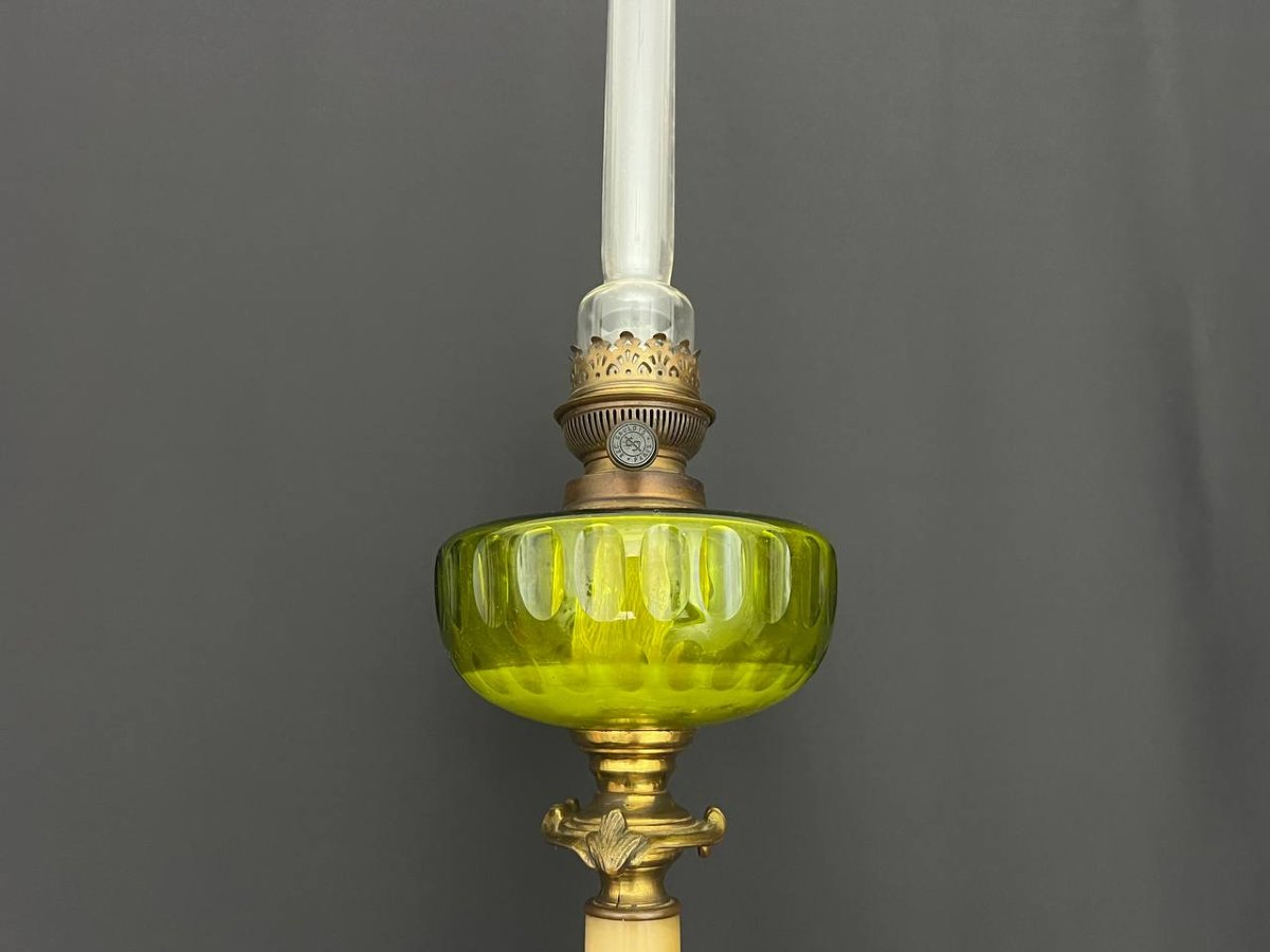 Grande lampe à pétrole ancienne – bronze, marbre et verre uranium -photo-2