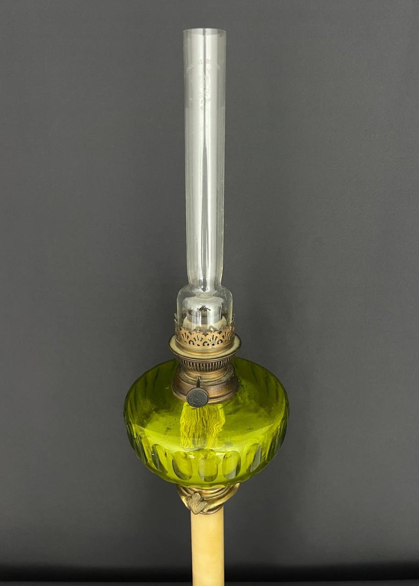 Grande lampe à pétrole ancienne – bronze, marbre et verre uranium -photo-3
