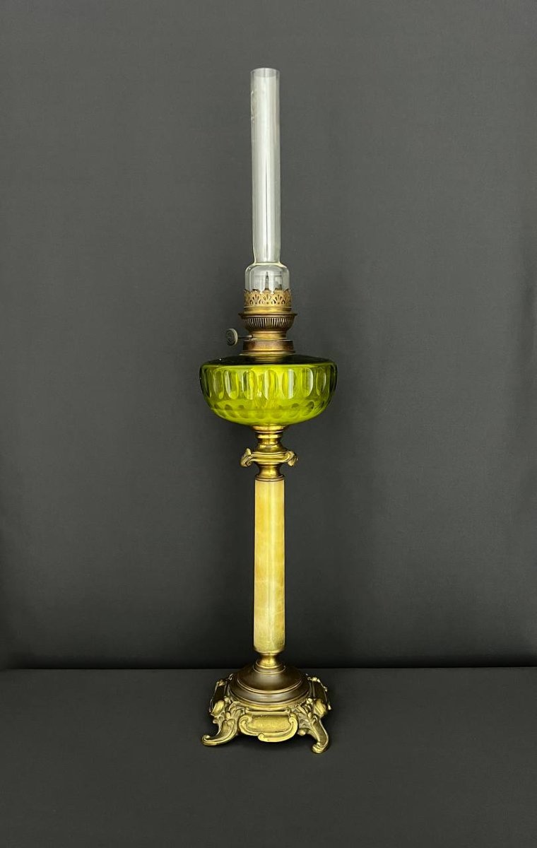 Grande lampe à pétrole ancienne – bronze, marbre et verre uranium -photo-5