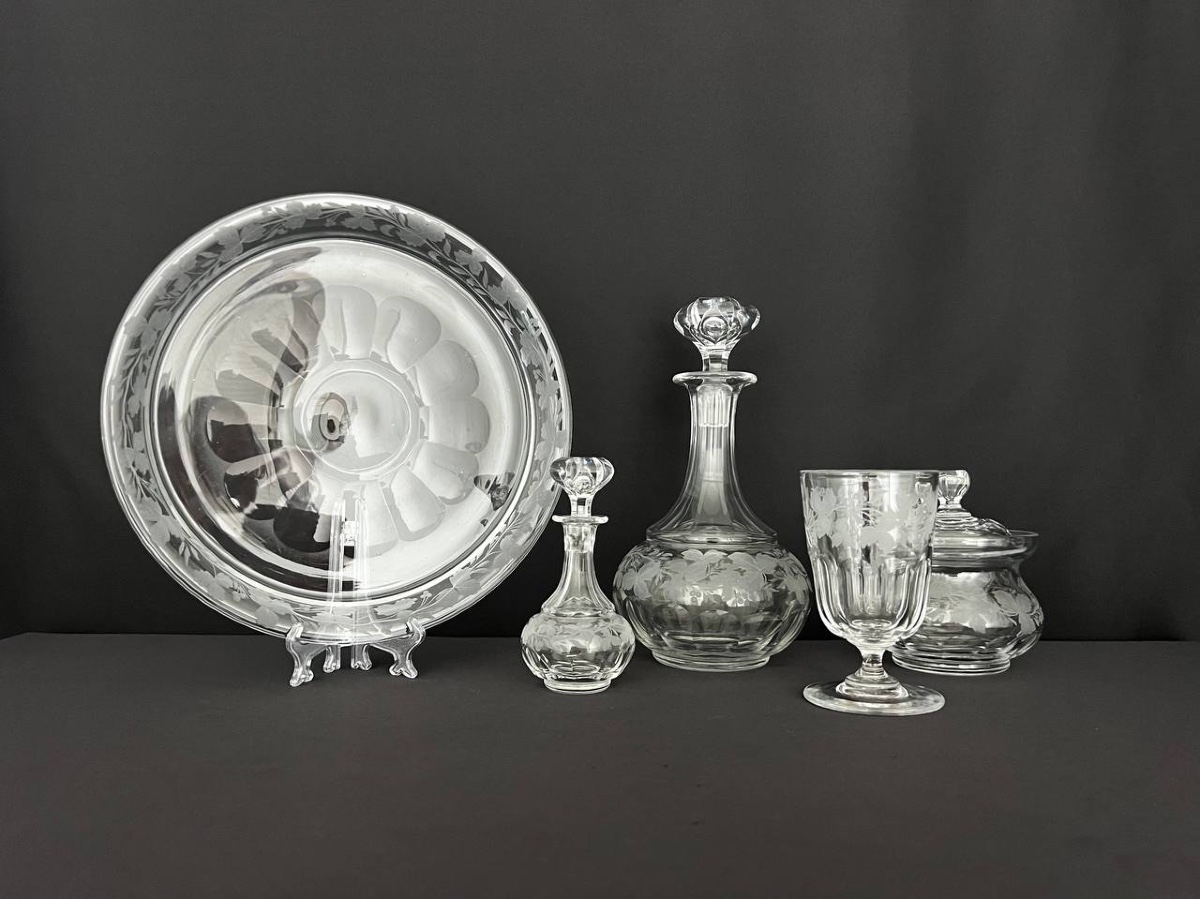 Service de toilette en cristal gravé – attribué à Baccarat, vers 1925