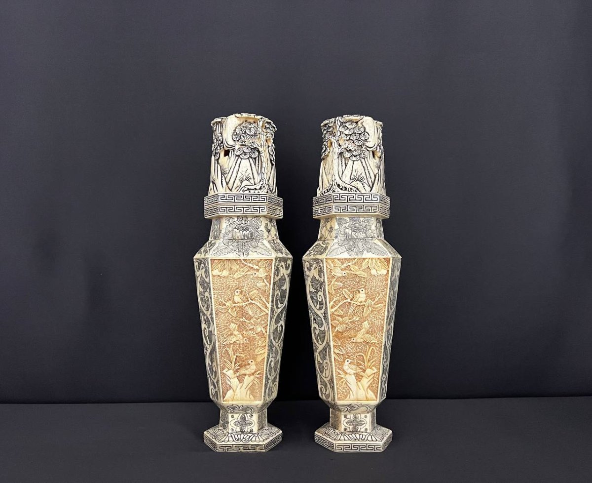 Pair Of Carved Vases – Japan, Meiji Period (1868–1912)-photo-3