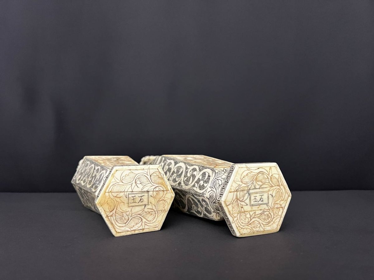 Pair Of Carved Vases – Japan, Meiji Period (1868–1912)-photo-4