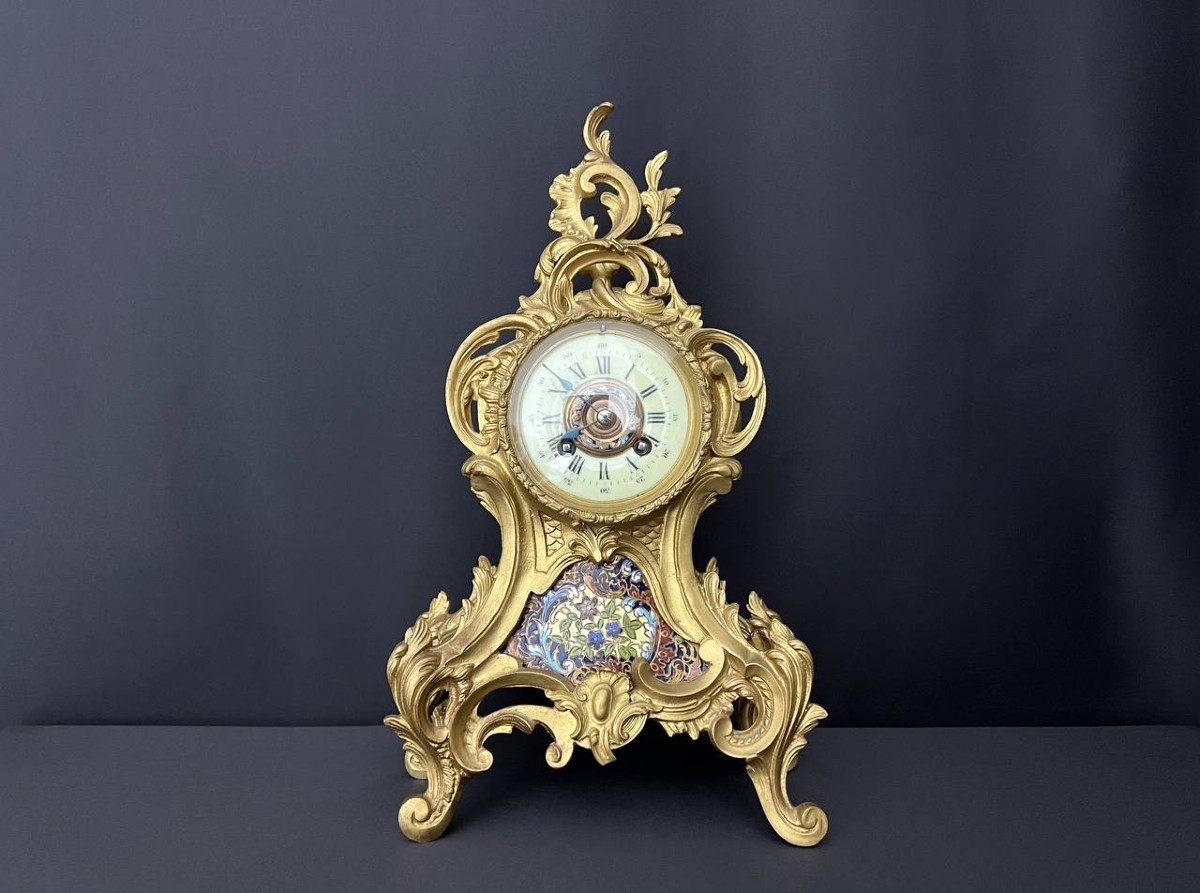 Pendule en bronze et émail cloisonné – style Napoléon III,  début XXe siècle