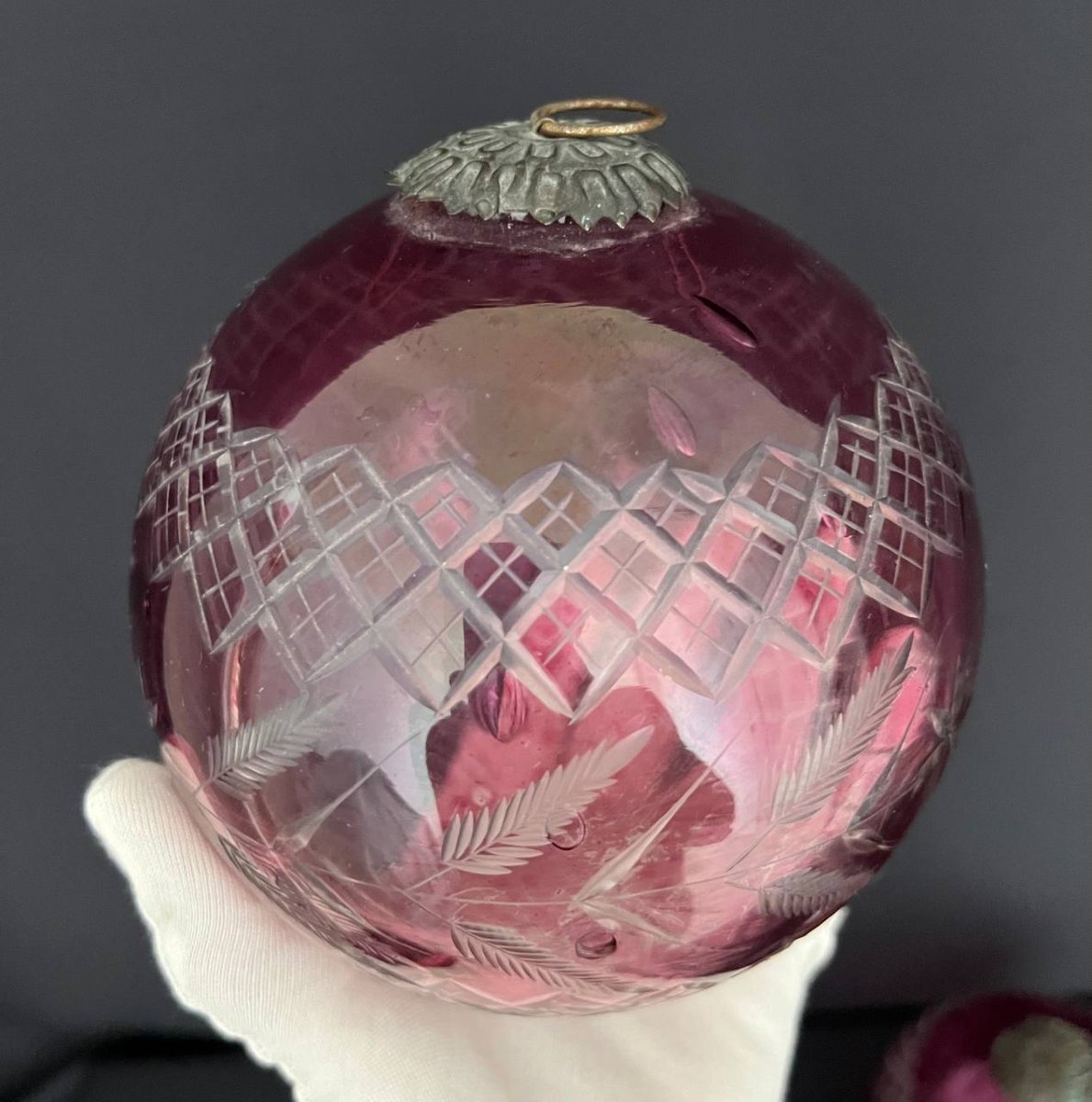 Pair Of Blown And Cut Crystal Christmas Balls-photo-4