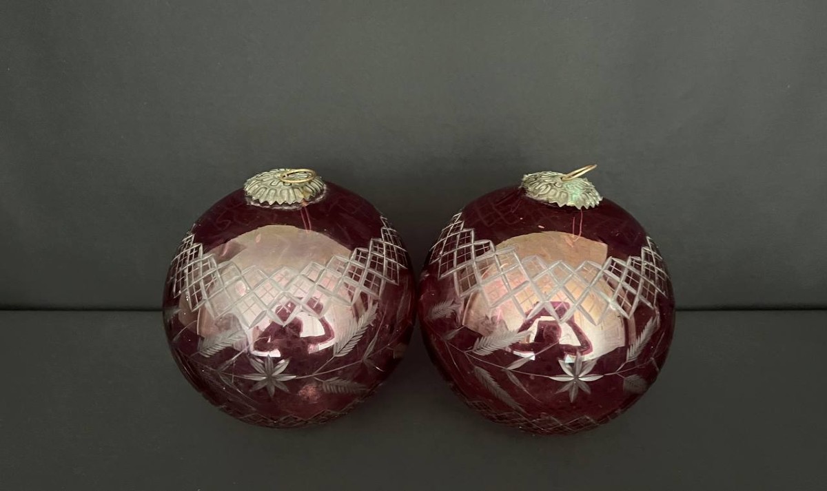 Pair Of Blown And Cut Crystal Christmas Balls-photo-2