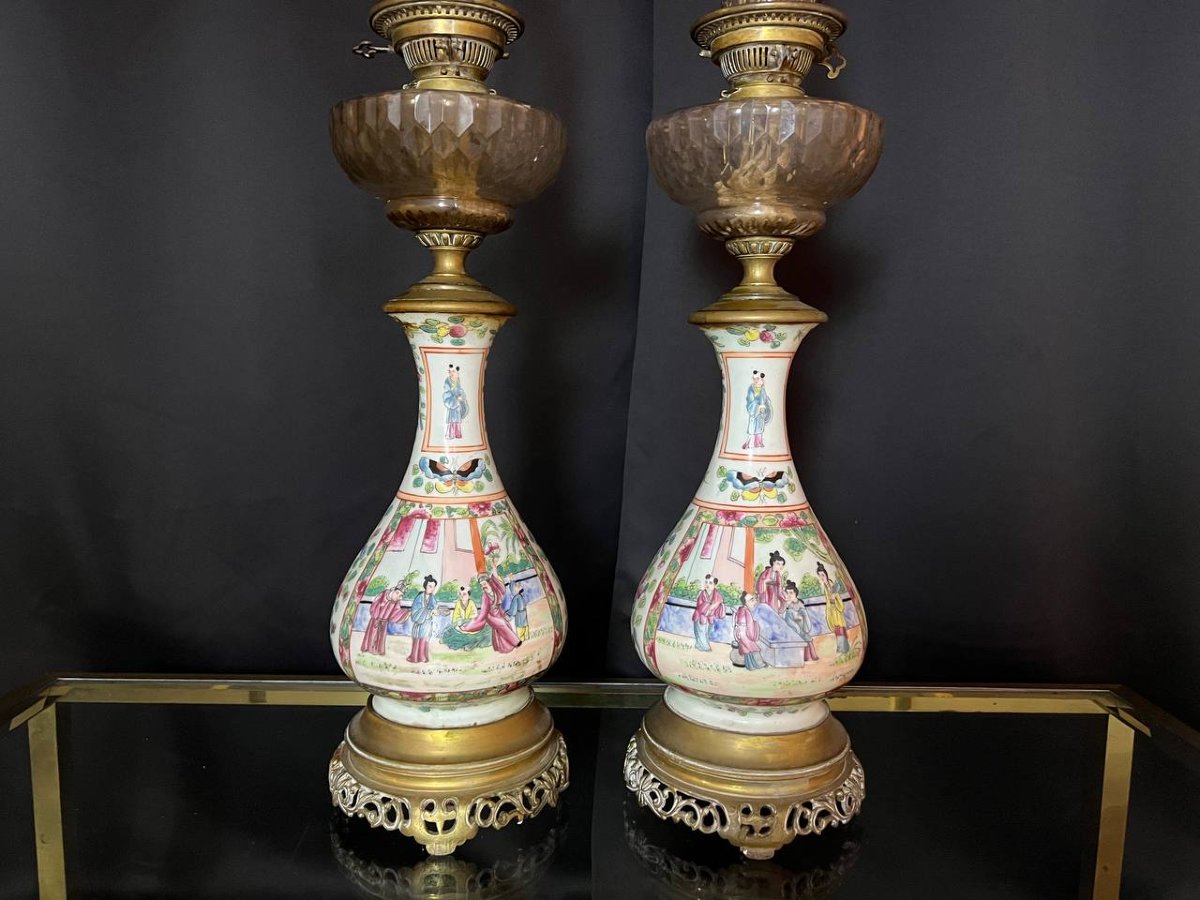 Paire de lampes à huile en porcelaine de Chine Canton, montures en bronze, XIXe siècle-photo-4